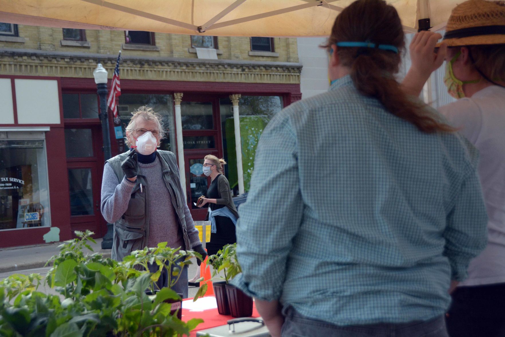 Baraboo Farmer's Market adjusts for safety during COVID-19 pandemic